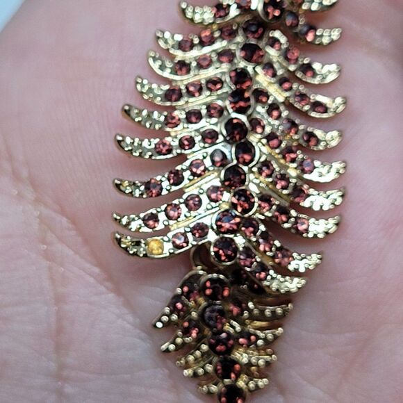 Gold Tone Articulated Maroon Rhinestone Dangle Feather Earrings Pierced Long - Picture 4 of 11